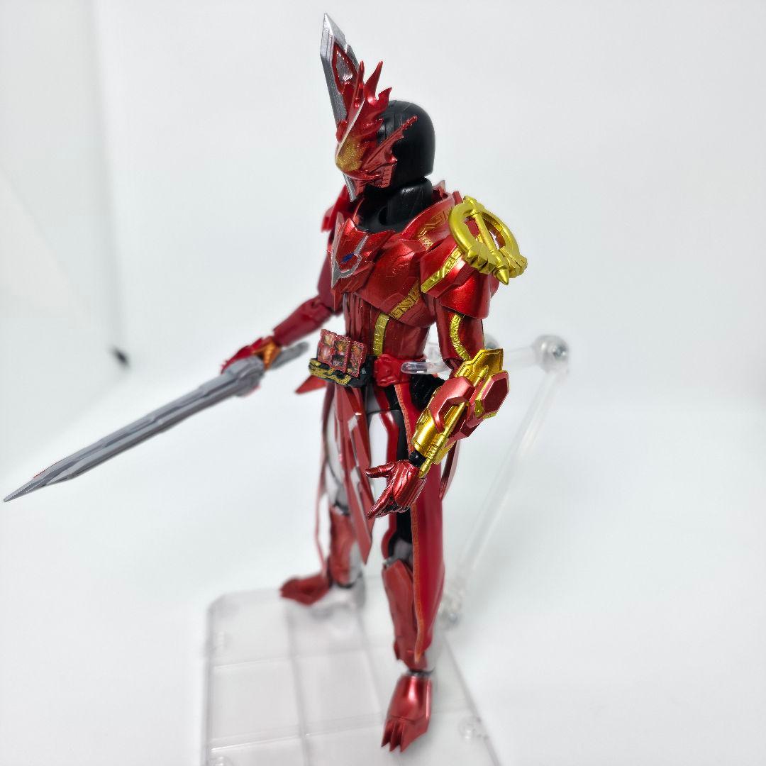 S.H.Figuarts 仮面ライダーセイバー クリムゾンドラゴン フィギュア